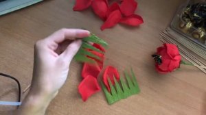 Английская роза из гофрированной бумаги с конфетами