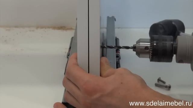 Крепление тумб подвесной кухни