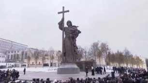 В День народного единства в Москве открыт памятник князю Владимиру