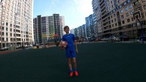 //Как правильно научиться чеканить мяч более 100 раз//