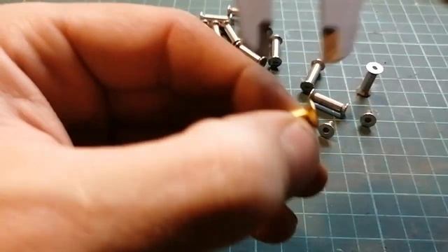 Винты для накладного монтажа рукояти, которые используем мы. смотреть онлайн