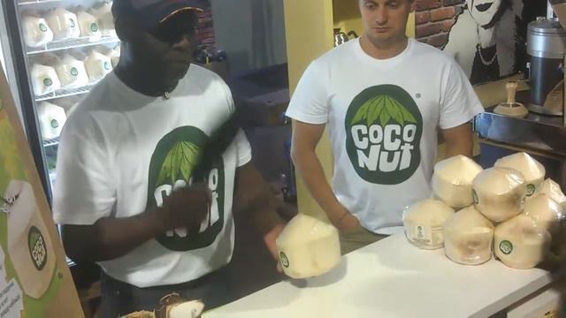 Открываем молодой кокос смотреть онлайн