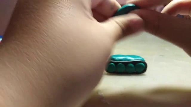 лепим танк из пластилина