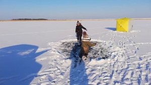 НА РЫБАЛКУ ВСЕЙ СЕМЬЁЙ! ЗИМНЯЯ РЫБАЛКА В ПАЛАТКЕ! ЛОВИМ ПЛОТВУ, ОКУНЯ, СЕМЕЙНЫЙ ОТДЫХ ДЕЛО ТОНКОЕ!