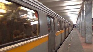 Электропоезд 81-720/721 "Яуза" №81 на станции метро Каширская