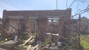 Дом с мусорки дорос до потолка. Стройка без денег.