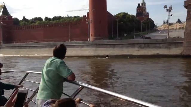 Кораблик на Москва - реке смотреть онлайн