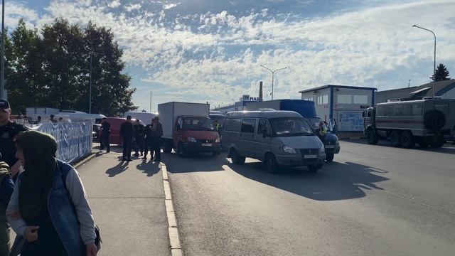 Полиция Петербурга провела масштабный профилактический рейд на Софийской овощебазе