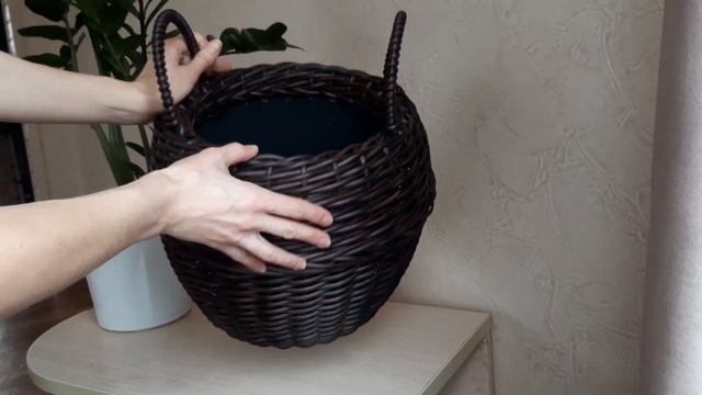 Кашпо из полиротанга с ручками. Осьминожка