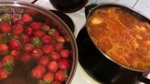 Как сварить компот из клубники зимой?