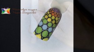 4 варианта нейл-дизайна выполненные точечной росписью