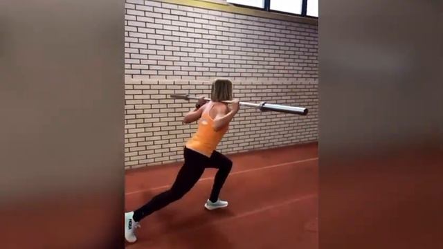 Enhancing eccentric overload and emphasizing change from eccentric to concentric- lunges jumps смотреть онлайн