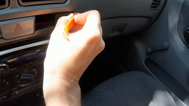 Дополнение!! Снятие кнопок и заглушек на центральной панели Hyundai Accent смотреть онлайн