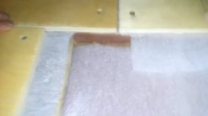 Выравниваем  кривой пол фанерой.