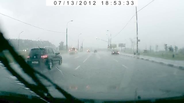 Ливень и потоп в Москве 13 июля 2012. Бутово. смотреть онлайн