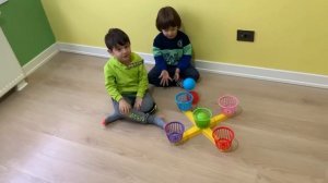 Yusuf evde otururken Fatih selim ona sürpriz yaptı??Renkli topları atma oyunu oynadılar???⚽️