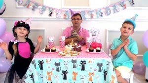 Диана и Рома празднуют День рождения кошки