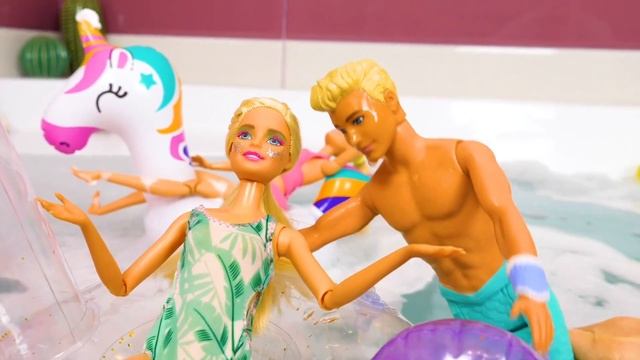 Стойкий макияж Барби для пенной вечеринки - Уход за волосами Рапунцель - Видео для девочек про куко смотреть онлайн