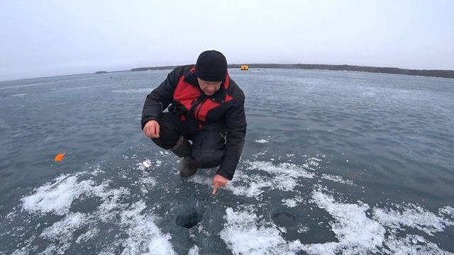 САМЫЙ ПОСЛЕДНИЙ ЛЁД! ЯУЗА РЫБА КЛЮЁТ! смотреть онлайн