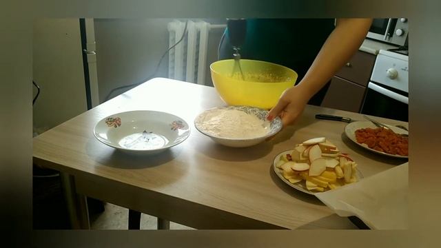 Готовим пирог с курагой и яблоками | Вкусные рецепты простым языком на каждый день | Готовим с Мане смотреть онлайн