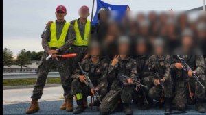 Хосок со сверхсекретным видом оружия?