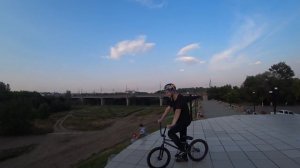 #ЯЖеБабка НАЖАЛА ТРЕВОЖНУЮ КНОПКУ / Прыгнул с ДОМА на BMX