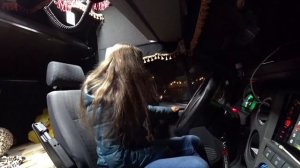 Девушка дальнобойщица на ТракФесте