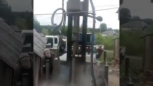 Бурение скважины в Кемерово ,пневмоударником с помощью компрессора.