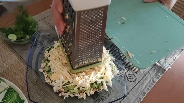Обалденный салат всего из 4-х ингредиентов - этот рецепт вам точно понравится!