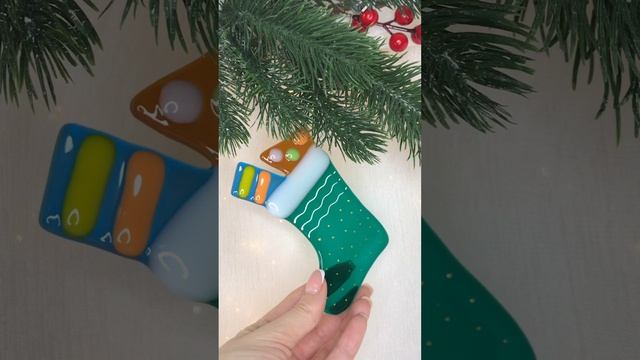 Арт. Е10.2  Новогодняя игрушка из фьюзинга «Сапожок» зелёный