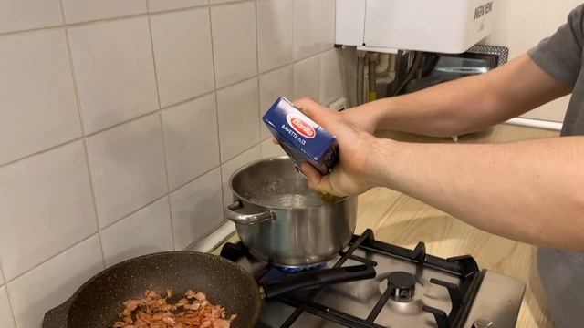 ПРИГОТОВИЛИ ПАСТУ КАРБОНАРА! РЕЦЕПТ! ГОТОВИМ ВПЕРВЫЕ! смотреть онлайн