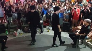 Танцы на улице Кореи.