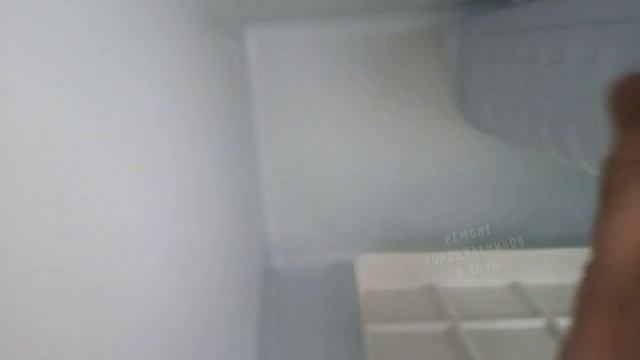 Холодильника Centek шумно работает