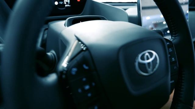 Toyota BZ4X - электромобиль, собранный в Китае.  Обзор и мини тест драйв