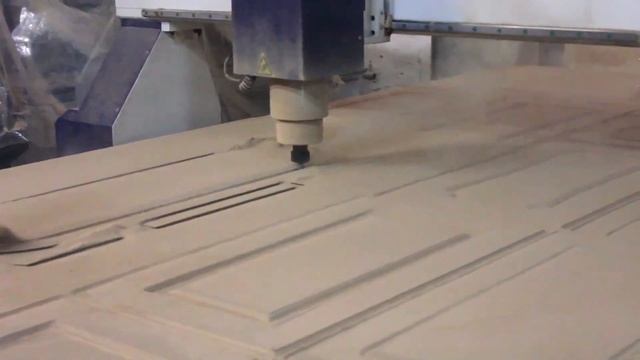 DIRTEC 2131B — фрезеровка листового МДФ (обработка без аспирации). Фрезерный станок с ЧПУ смотреть онлайн