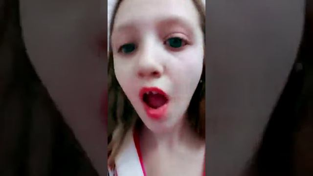 Я одела линзы ! Ну как красиво ?