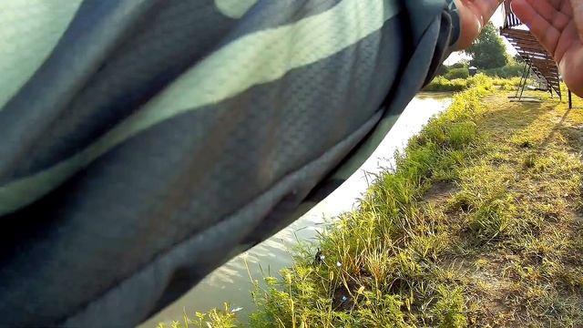Взрывная рыба ЛИНЬ клюет на маховую удочку. Ловля линя на поплавочную удочку. Рыбалка на УДОЧКУ