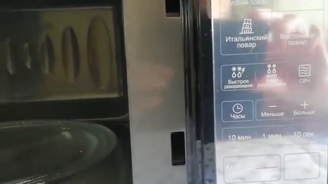 "Чего не дарят людям в день рождения, фантазии гостей предела нет..." смотреть онлайн