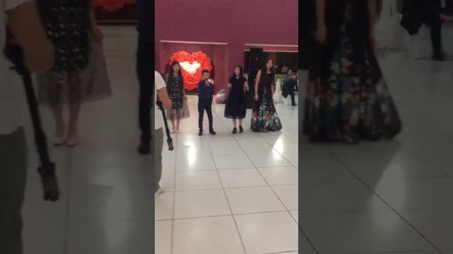 Дети спели на свадьбе сестры 💜Ермат&Бану смотреть онлайн