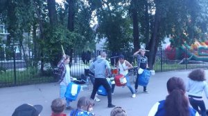 Street drums. Сool. Awesome. / Уличные барабанщики. Очень круто )