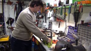 Настройка карбюратора бензопилы одной отвёрткой :)