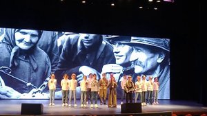 Шоу группа "Цвета детства". Песня "Не воюйте с русскими".