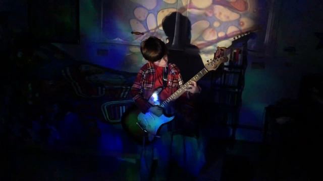 9 year old guitarist rocks out to Pink Floyd - Interstellar Overdrive