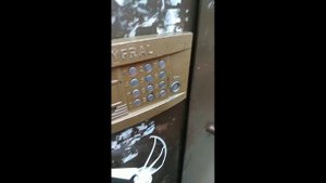 Тролинг по домофону.  Пранк в подьезде.  Угар,  открючили воду за неуплату и машина в долг.