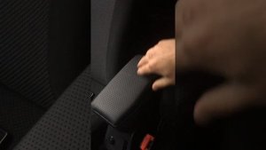 САМЫЙ ЛЕГКИЙ СПОСОБ ПЕРЕТЯНУТЬ ПОДЛОКОТНИК В КОЖУ ПРИОРА ! дешево и сердито !)