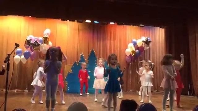 Детский танец 2 - 4 года. Я пока что не звезда, Буги - вуги, Танец маленьких утят. 1 Часть смотреть онлайн