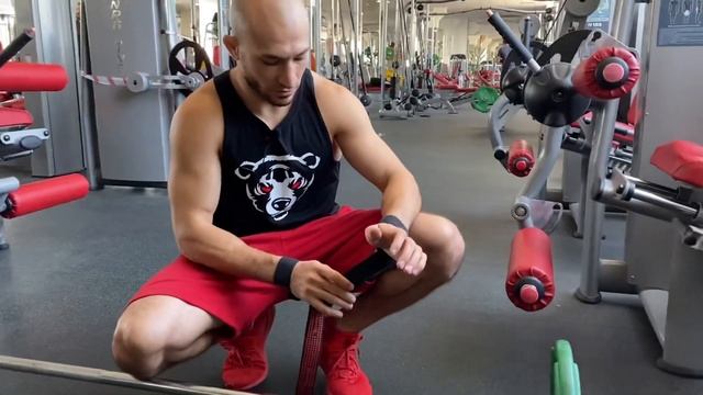 Как работать с ремнями для силовой тяги смотреть онлайн