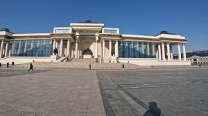 Я в Монголии! Прилетел на самолете. Жену с ребенком отправил на поезде.