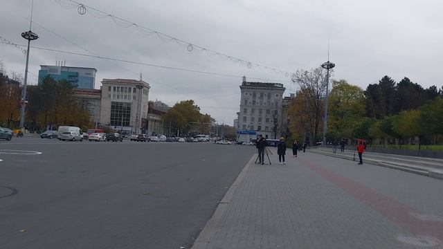 Кишинёв.В центре города, на площади .Не владею информацией, болталка.23.11.23 смотреть онлайн