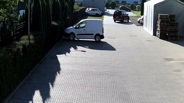 Nagranie testowe kamery IP Hikvision DS-2CD2620F-I, dzień смотреть онлайн